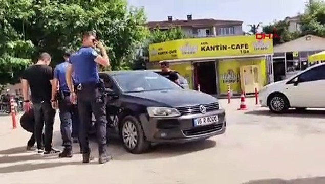 Evde başka bir erkekle gördüğü evli ablasını bıçakladı