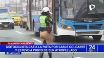 Independencia: motociclista se engancha con cable colgado y casi es atropellado