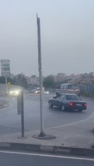 Üsküdar'da Dönel Kavşakta Drift Yapan Sürücü Kamerada 🚗💨