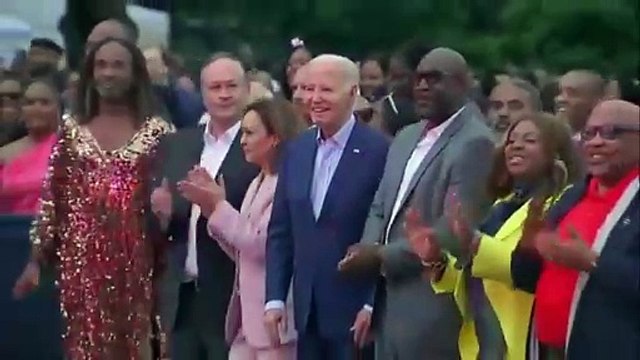 Joe Biden est resté figé lors d'une représentation musicale