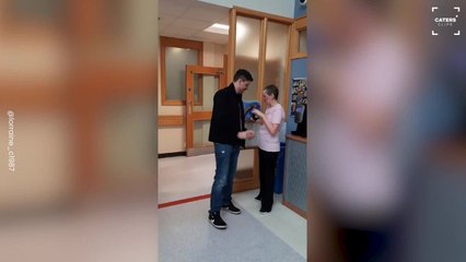Woman receives surprise proposal after ringing the cancer bell