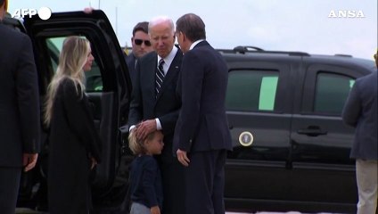 Usa, Biden abbraccia Hunter dopo la condanna