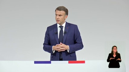 « La fédération de projets, ce n’est pas qui m’aime me suive », détaille Emmanuel Macron