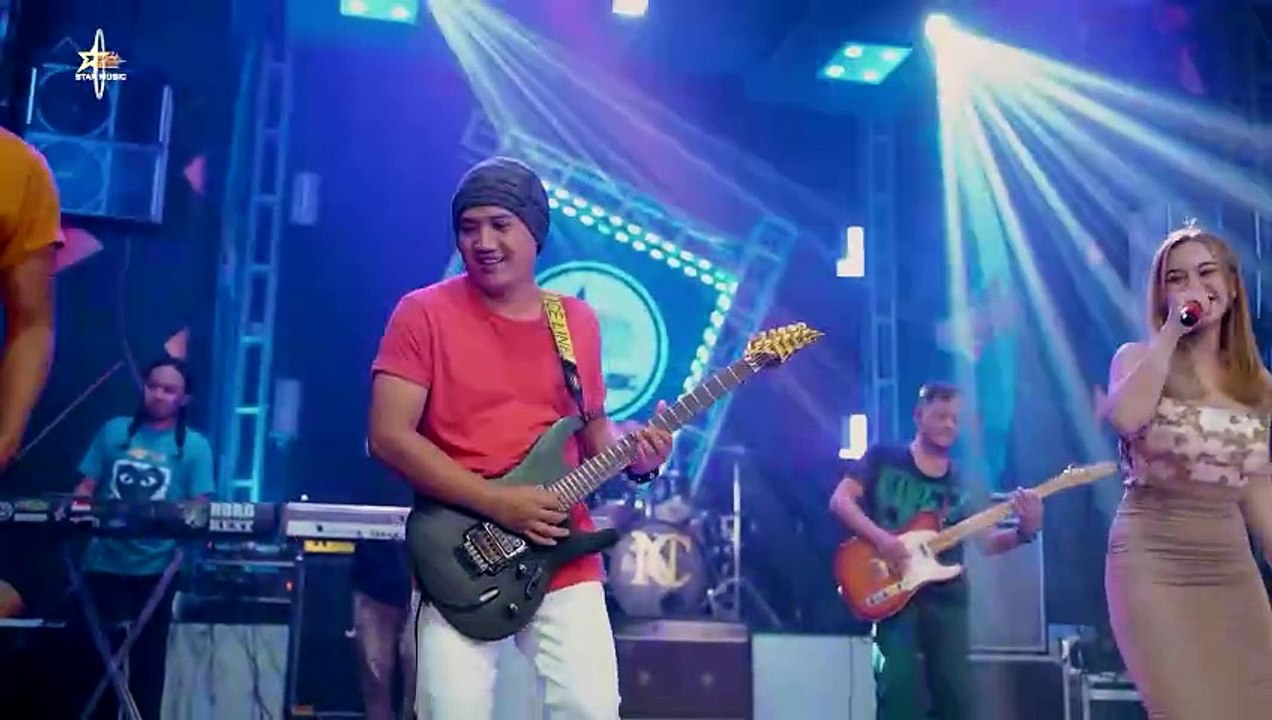 Ajeng Febria - Edan Turun (Official Live Music)