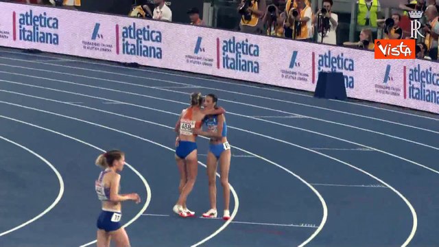Battocletti oro nei 10mila metri agli europei, giro di pista dopo la vittoria e saluto a Mattarella