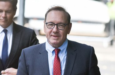 Kevin Spacey'den itiraf: 'İnsanları okşadım, insanlara nazik oldum'