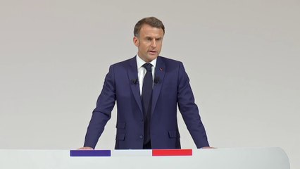 "Non à l’esprit de défaite, oui à l’éveil, au sursaut républicain", appelle Emmanuel Macron