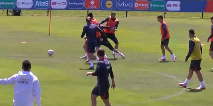 A Milli Futbol Takımı, Almanya'da taraftara açık idmanla hazırlıklarını sürdürdü