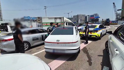 만취 운전하다 잠든 30대 남성...경찰차까지 들이받아 / YTN