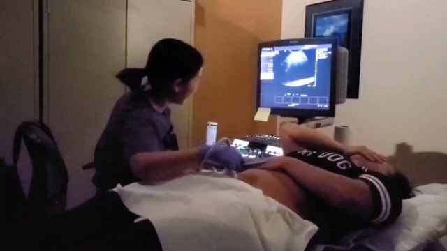 Ultrasound Student Stunned To Discover Sister Is Pregnant During Scan | Happily TV