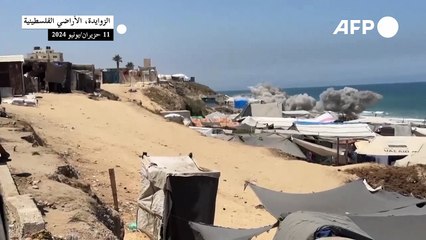 لحظة استهداف غارة إسرائيلية شاطئ الزوايدة في وسط غزة