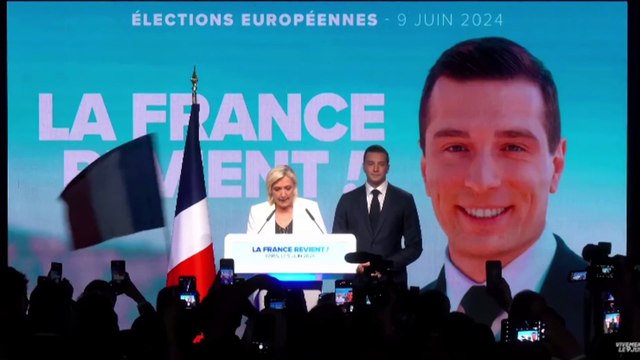 Macron defiende el adelanto electoral como respuesta democrática y ve absurdo dimitir