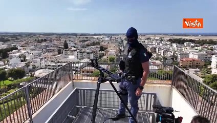 I tiratori scelti della Polizia di Stato monitorano la zona del G7 a Borgo Ignazia, in Puglia