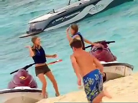 Vacances sous les tropiques Bande-annonce (EN)