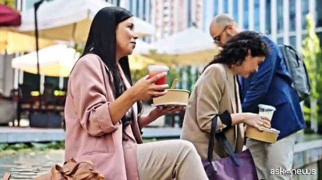 Pausa pranzo sul lavoro, tanti la fanno ma pochi in modo sano