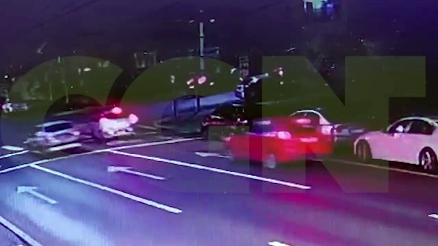 Internauta pede ajuda para localizar condutor de Focus que colidiu contra Scenic estacionado