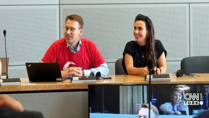 AB ile müzakere süreci: 'Türk bayraklı' tişört giydi!