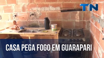 Casa pega fogo em Guarapari
