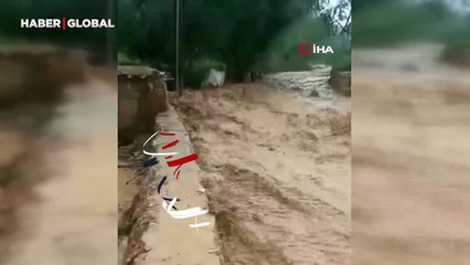 Kuvvetli sağanak ve dolu sel getirdi: Yollar dereye döndü