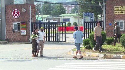 Jin, estrela do BTS, conclui serviço militar na Coreia do Sul