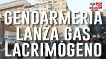 Tensión en Congreso: Gendarmeria tiró gas lacrimógeno y manifestantes tiraron la valla