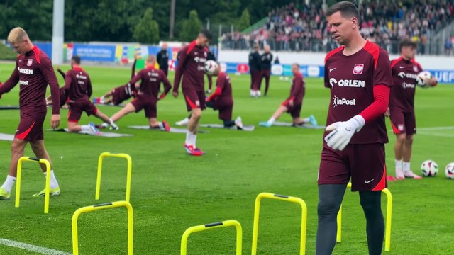 Pierwszy trening polskich piłkarzy pod okiem 2500 kibiców