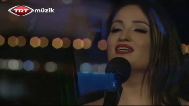 Mine Geçili / Değdi saçlarıma bahar gülleri