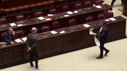 İtalya parlamentosunda yumruklar konuştu