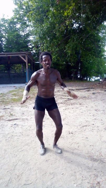 Kathaija boxing ft wrestling Martinica changer de jambes.