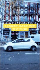 J'adore écouter les mensonges quand je connais la vérité