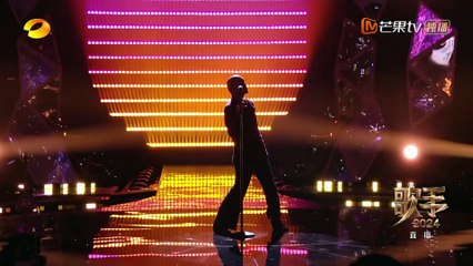 【歌手·单曲纯享】#YELLOW黄宣《#手拖手》蓝调和爵士的音乐元素相得益彰 俏皮有趣的表演充满感染力 _ Singer 2024 EP5 _ MangoTV (1080p)