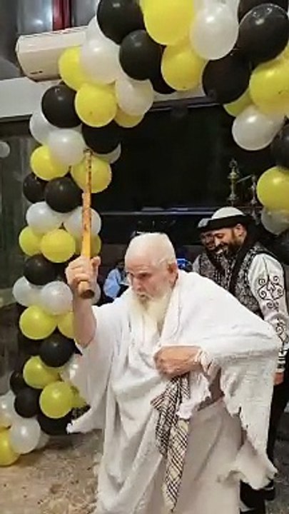 شاهد فرحة حاج سوري لوصوله إلى مكة لأداء مناسك الحج
