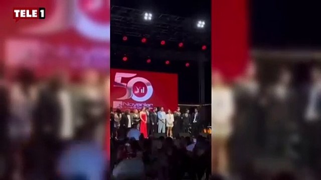 ‘Çok Güzel Hareketler Bunlar’ ekibinden ödül töreninde Ceydan Düvenci’ye ‘şaka’ tepkisi! Mikrofonu iade ettiler