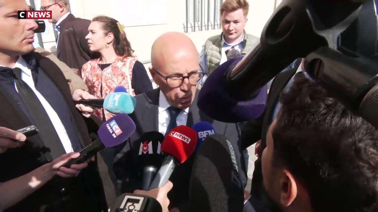 Éric Ciotti arrive au bureau des Républicains au lendemain de son exclusion du parti