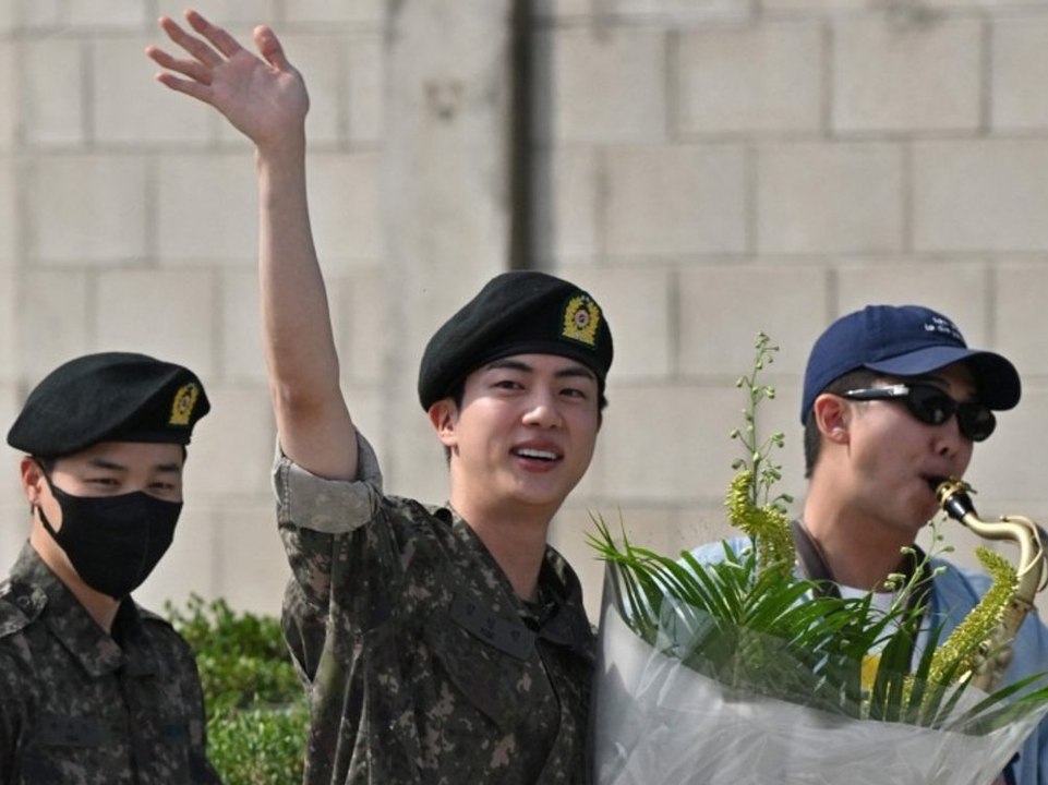 Emotionaler empfang: bts-sänger beendet wehrdienst