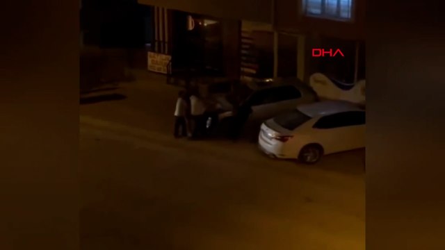 Sokak ortasındaki tekme ve yumruklu kavga kamerada