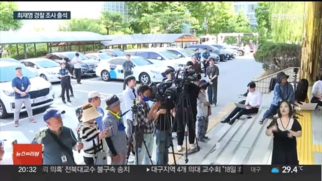 '명품백 전달' 최재영 목사 경찰 출석…약 7시간 조사