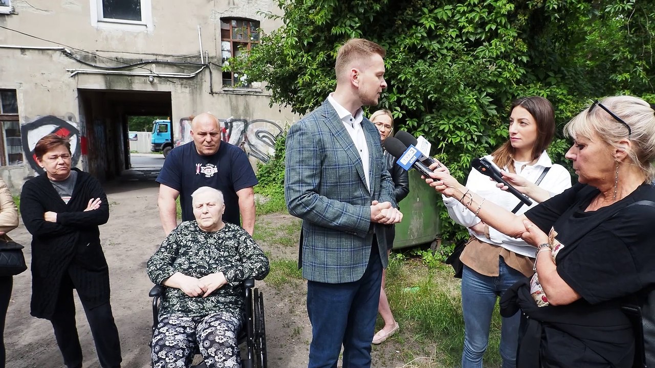 Rozpadająca się kamienica na Wólczańskiej 262