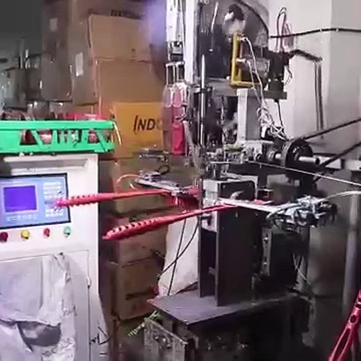 Making Flush Toilets Cleaning Brush (3)