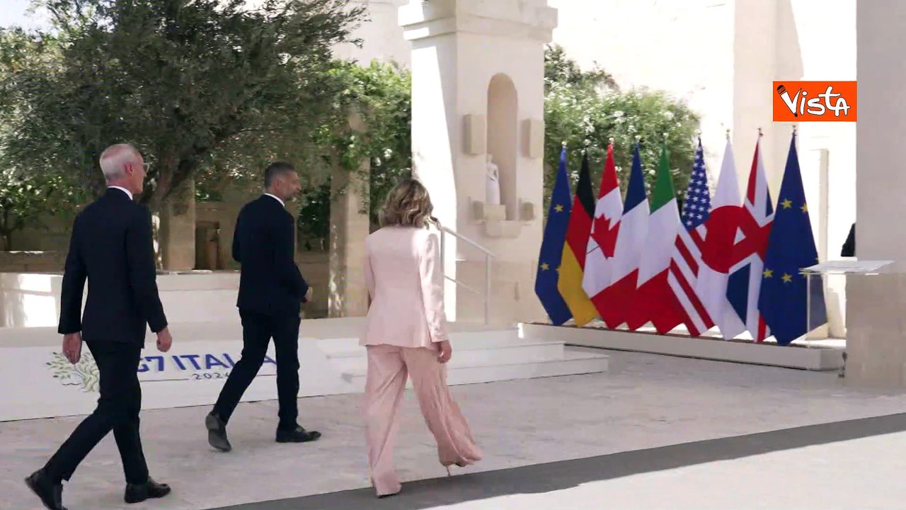 G7 a Borgo Egnazia, Meloni accoglie tutti i leader. Ecco il video