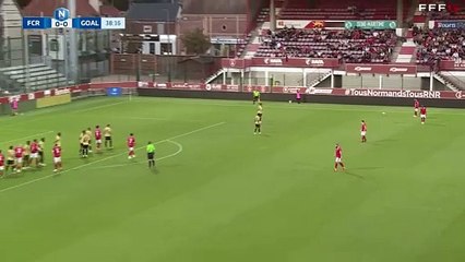 Le Capitaine du FC Rouen 1899 Clément Bassin marque sur coup franc !