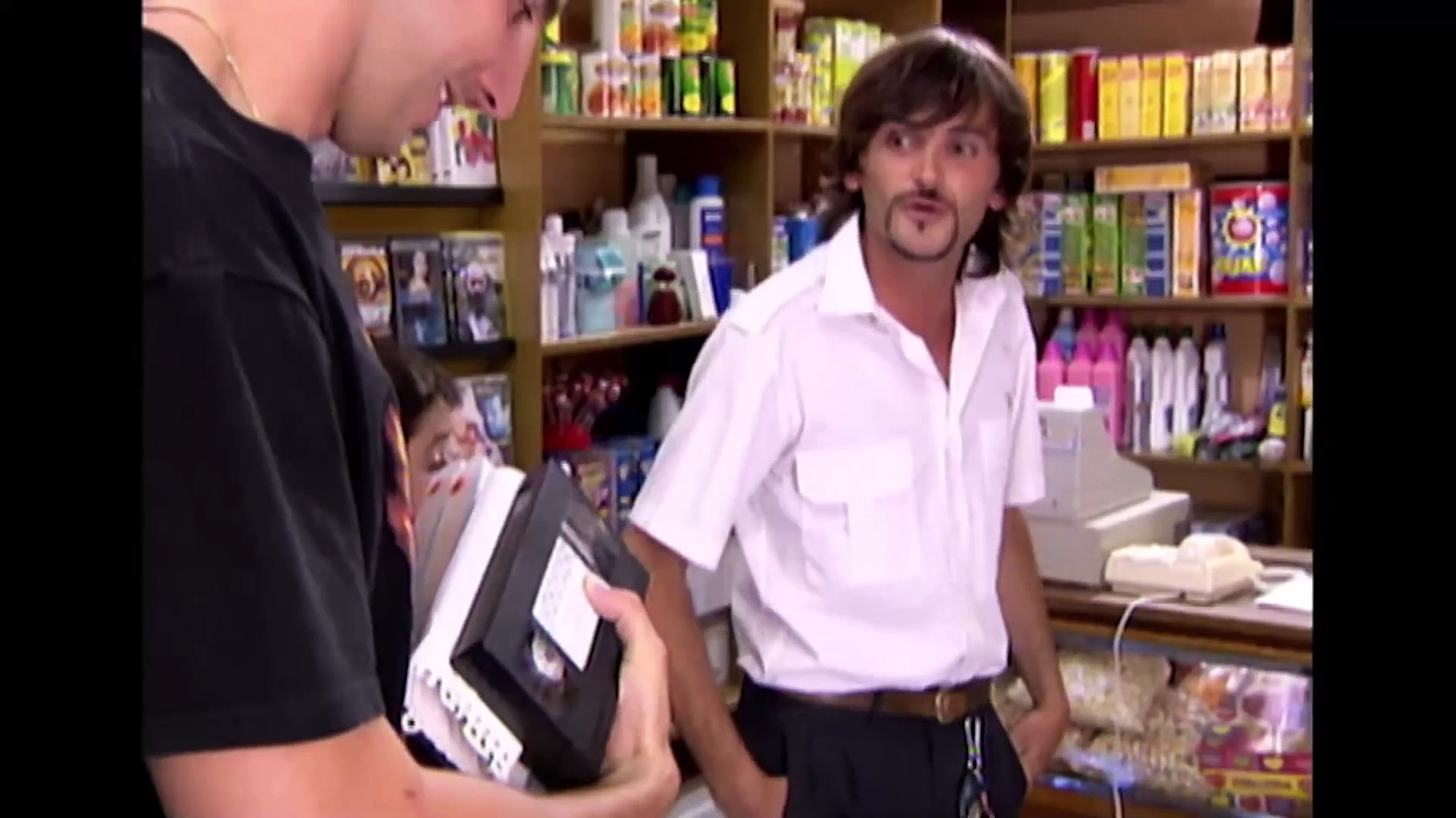 Aquí no hay quien viva - 1x1 Érase una mudanza