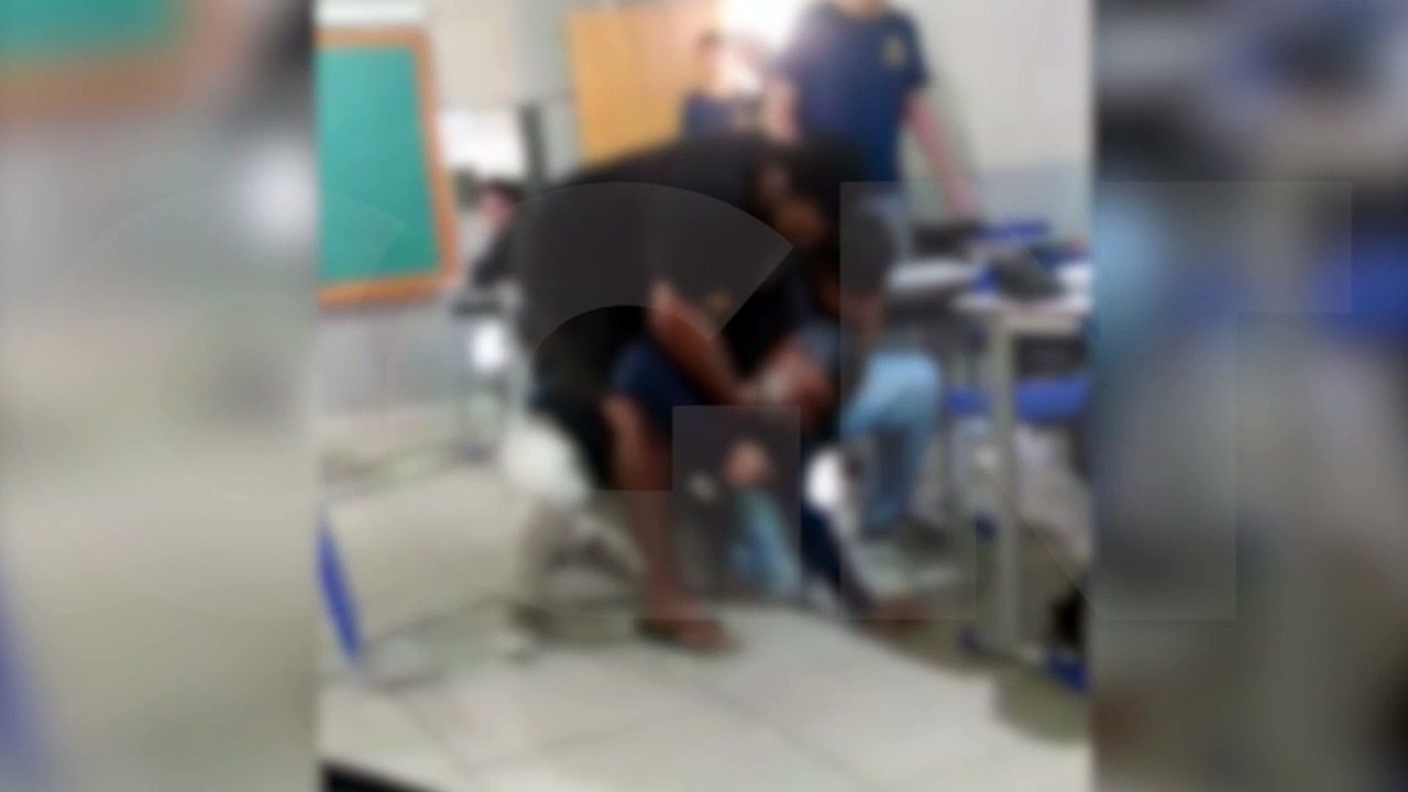 Absurdo! Professor é agredido por aluno em Colégio do Paraná e salvo antes de desmaiar; Veja o vídeo