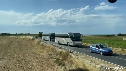 G7, i pullman troppo grandi per le stradine di Borgo Egnazia