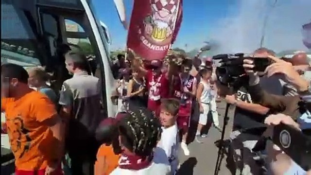 Libertas Livorno, il dolce ritorno a casa dopo la promozione in A2: festa con i tifosi