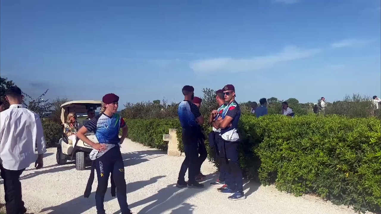 Il direttore del Dis Elisabetta Belloni arriva al G7 di Borgo Egnazia: «Questa non è male, ma se la pubblicate...»