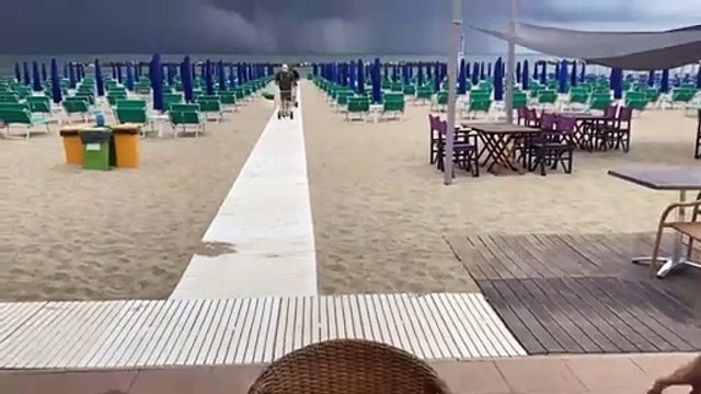Maltempo, tromba d'aria avvistata sulla costa nel Ravennate, forte grandine a Rimini e Cesena