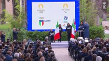 Mattarella consegna il tricolore ai portabandiera di Parigi2024