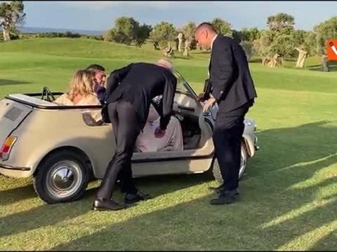 Giorgia I'm your fan , l'urlo di una giornalista straniera a Meloni che risponde: Grazie mille