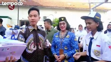 Aksi Bagikan Buku Bersampul Jan Ethes Disorot, Gibran Minta Maaf